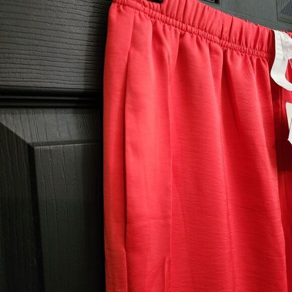 Fabletics EcoSatin Crop Pant - Strawberry Red/Black - Picture 8 of 16